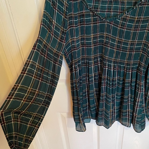 Melissa Paige flowy green plaid top size XL with ruching - Picture 4 of 6